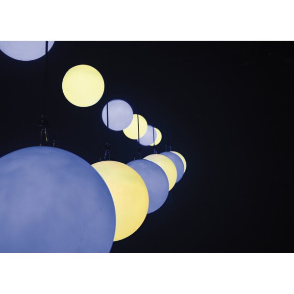 画像3: HIGHLITE Showtec Illumilift RGBW LED Sphere 35 cm (3)