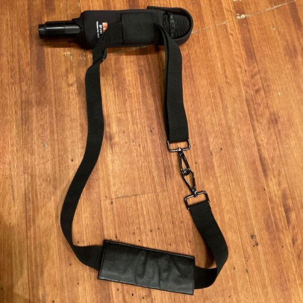 ストラップベルトに装着した状態(ストラップベルトは付属しません)K様からのお写真