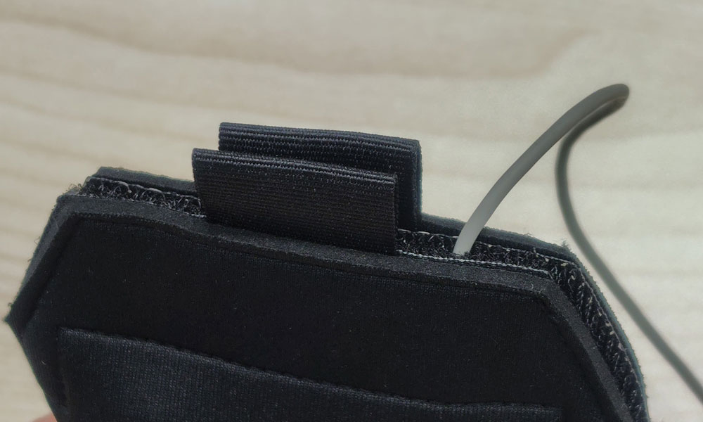 ポーチ上部の面ファスナー部分のアップ2