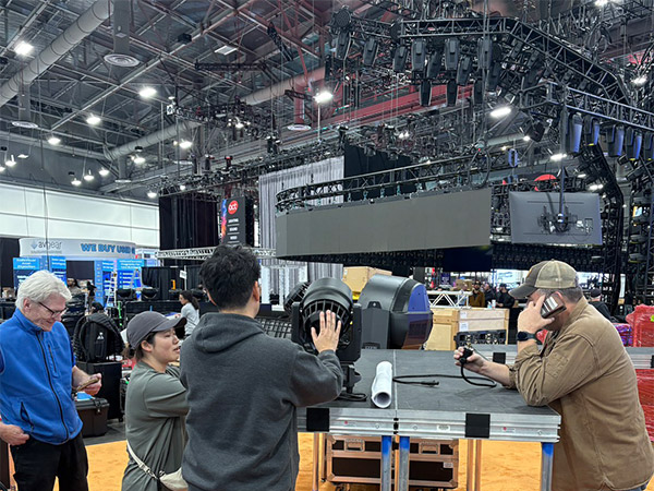 Spotrackのブース設営1