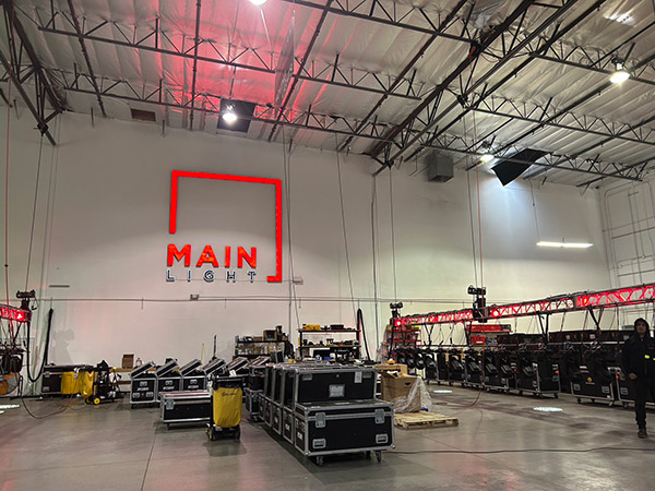 MAIN LIGHTの倉庫1