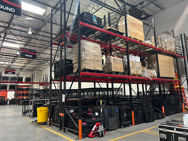 MAIN LIGHTの倉庫2